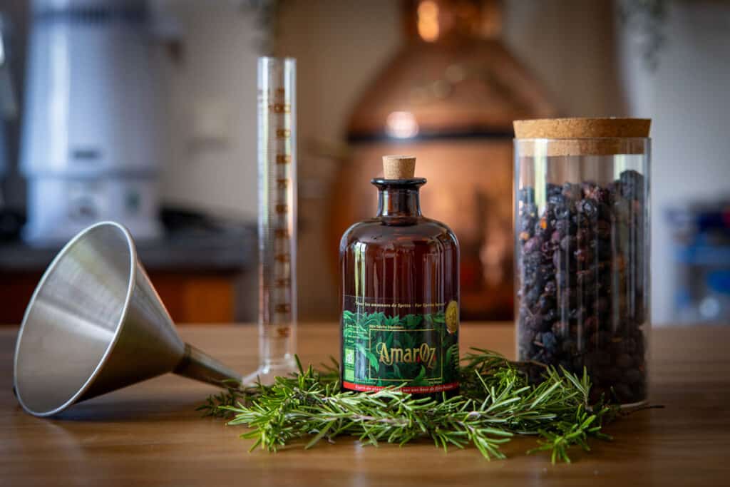 AmarOz digestif sans alcool de qualité supérieure élaboré de façon artisanale par distillation et vieillissement en fût dans la plus pure tradition Cognaçaise